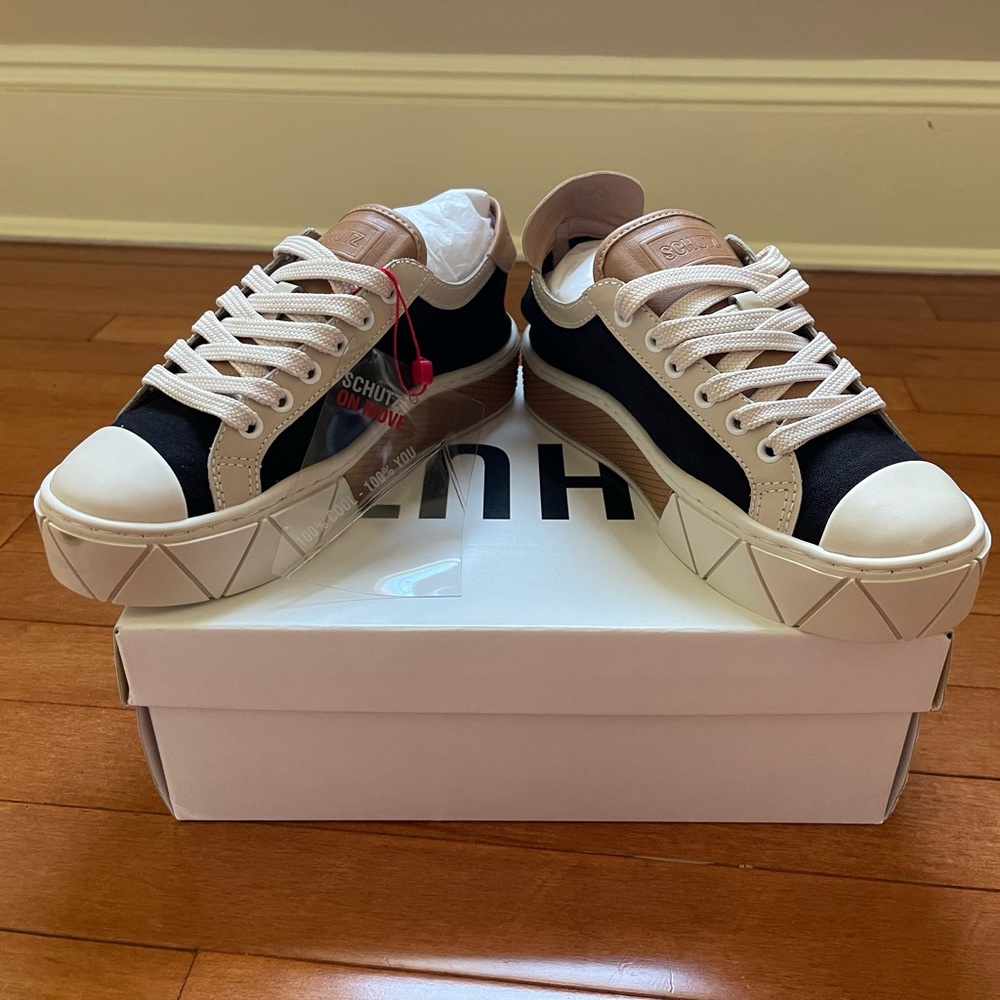 Schutz sneakers